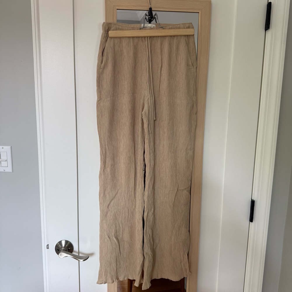 Abercrombie & Fitch Beige Crinkle Texture Wide Leg Pants - Picture 5 of 6